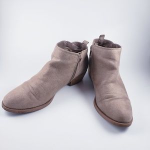 Carlos Santana Brianne Low Heel Ankle Booties
